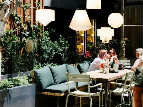 tomar algo barcelona|15 patios preciosos para comer y beber en Barcelona